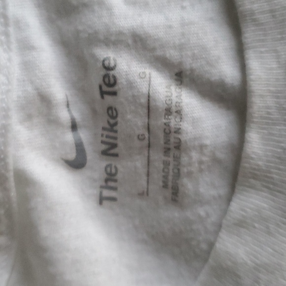 Nike athletic t-shirt - Picture 2 of 2